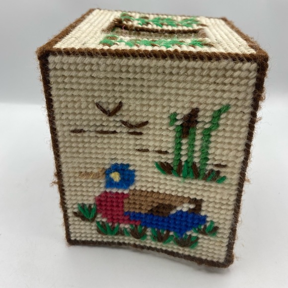 urban-outfitters-accents-retro-duck-kleenex-tissue-box-cover-beige